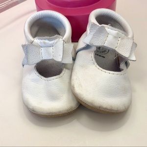 Freshly Picked Mini Soles White Bow Moccasins
